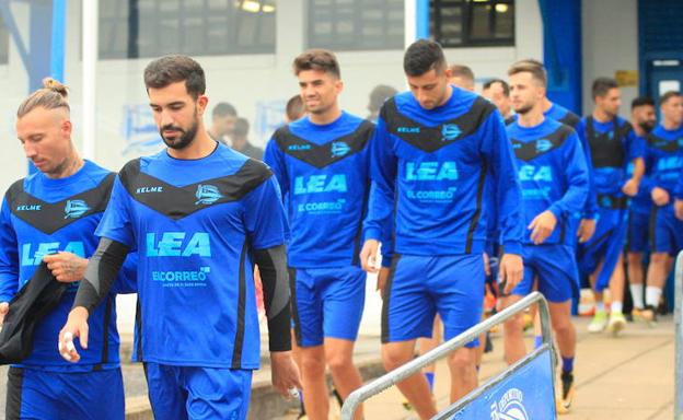 Los jugadores salen al campo por primera vez este curso.