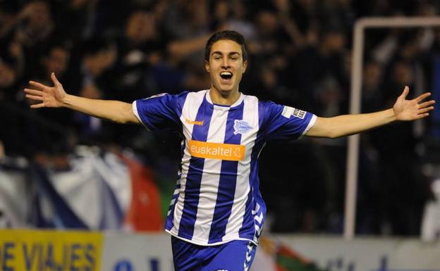 Sergio Llamas celebra un gol en Mendizorroza.