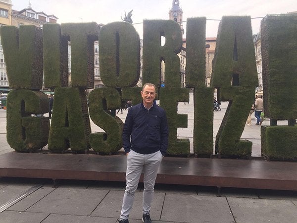 De Biasi, en la plaza de la Virgen Blanca, este viernes. /