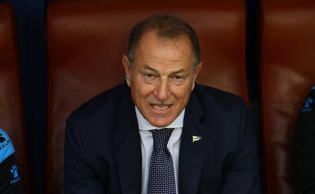 De Biasi, en el banquillo del Ciudad de Valencia. /J. Andrade