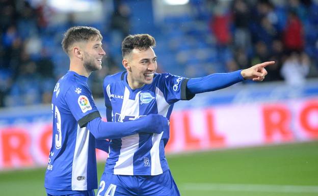 Medrán y Munir celebran un gol en la eliminatoria ante el Getafe./Igor Aizpuru