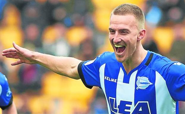 Ely celebra el gol que consiguió en Villarreal, el primero del Alavés en el Estadio de la Cerámica./Rafa Gutiérrez