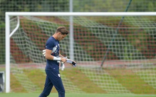 Remiro, durante un entrenamiento del Athletic.