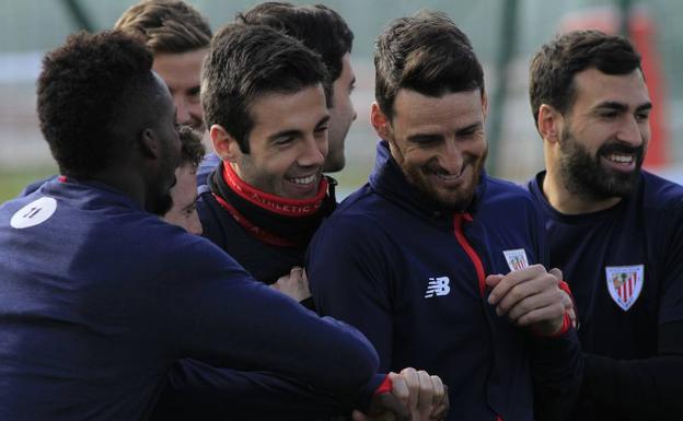 El buen ambiente reina en el vestuario del Athletic, que abre mañana el tramo final de la Liga en San Mamés frente al Celta./MANU CECILIO
