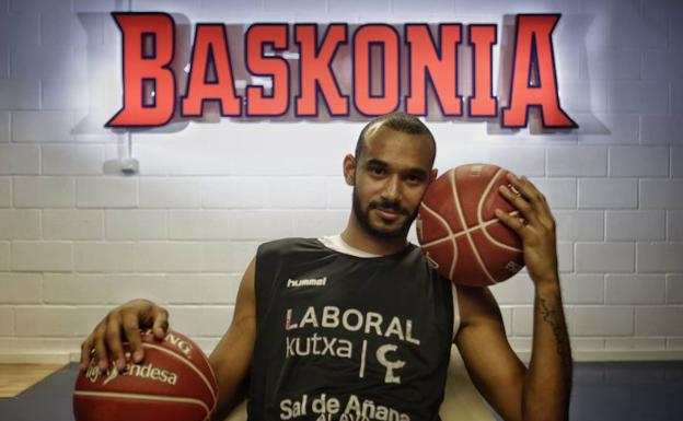 Adam Hanga posa para una entrevista./Rafa Gutiérrez