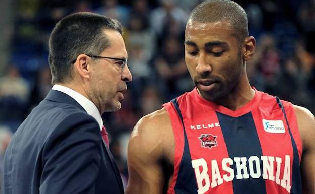 Granger, en un partido anterior, junto a Martínez. /Adrián Ruíz De Hierro