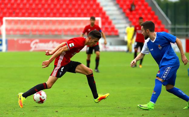 El lateral diestro protagonizó numerosas incursiones por la banda derecha.