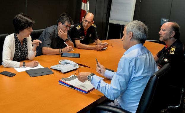 Estefanía Beltrán de Heredia, en la reunión que ha mantenido este viernes con mandos de la Ertzaintza.