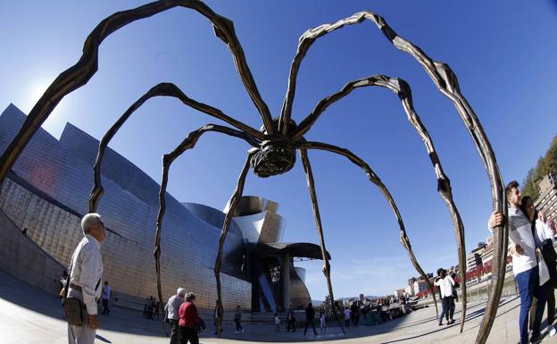 Turistas en el Guggenheim.