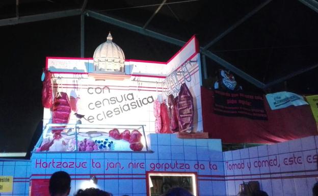 Mensaje que han puesto en el lugar donde estaba Cristo.