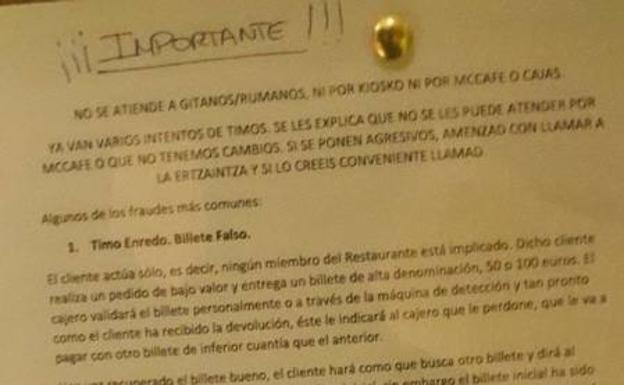 Imagen del cartel colocado en el vestuario del establecimiento de McDonalds.