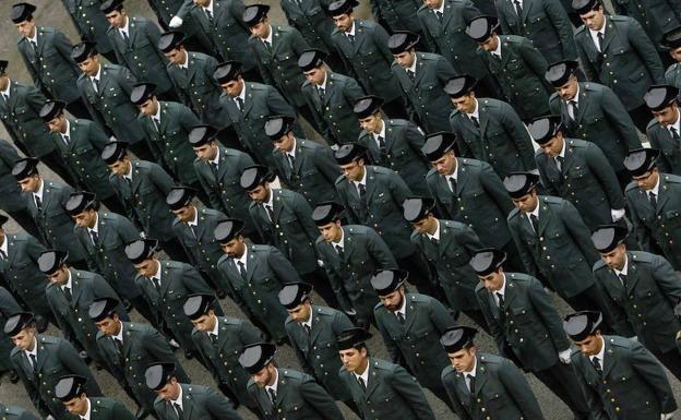 Agentes de la Guardia Civil, durante una ceremonia de graduación.