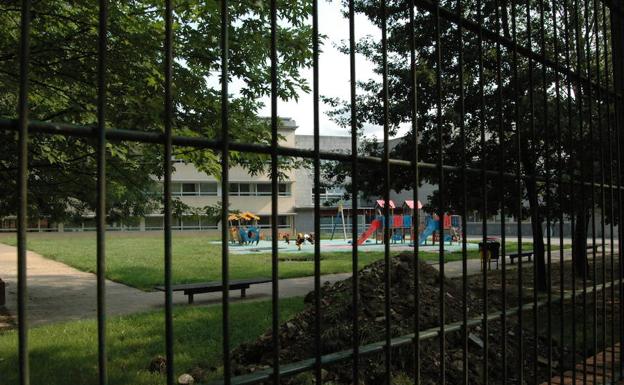 Espacio de recreo del colegio Landako que se convertirá en el primero cubierto de Durango.