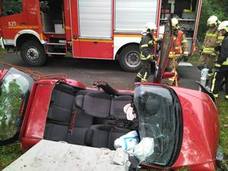 Estado en el que ha quedado el vehículo tras la actuación de los bomberos.
