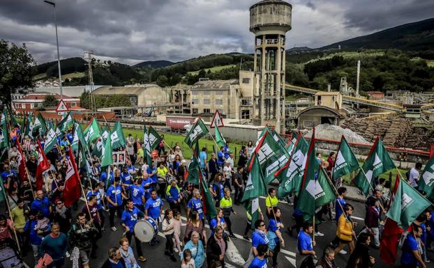 La protesta ha arrancado en Zalla.