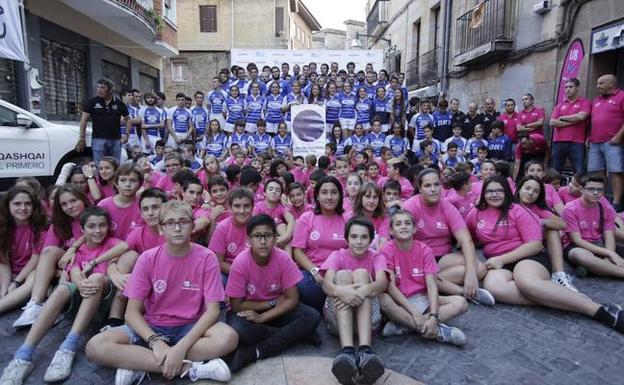 Más de 200 personas juegan con la camiseta del Durango Nissan Gaursa y 104 menores conforman Bambino Rugby Eskola. / MAIKA SALGUERO