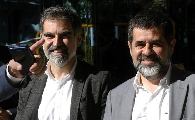 El líder de Òmnium, Jordi Cuixart, y el de la ANC, Jordi Sànchez./Efe