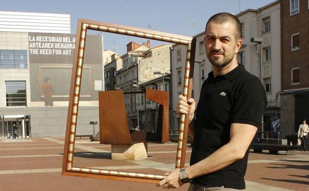 El artista Iñaki Larrimbe será el nuevo juntero de Podemos en Álava./Jesús Andrade
