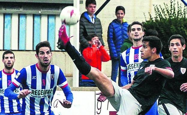 El Bilbao Athletic tuvo que pelear duro en Estella./MONTXO A. G.