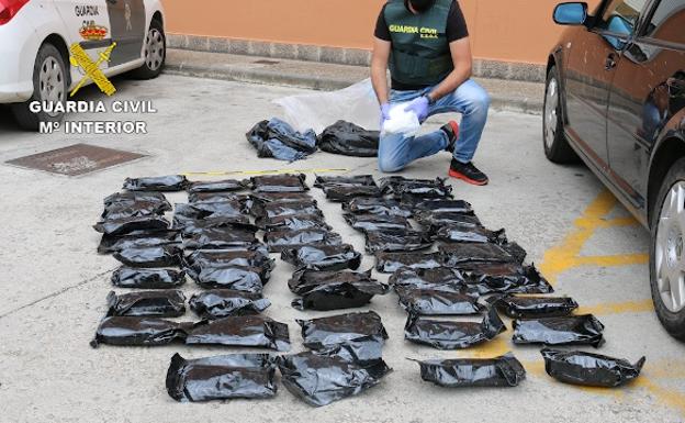 Parte del alijo intervenido.