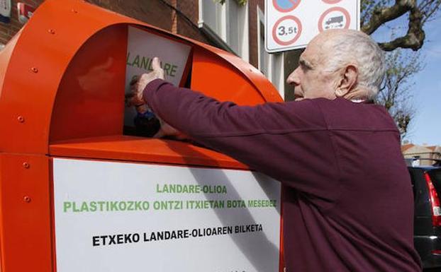 La villa marinera ha aumentado su tasa de reciclaje. / M. SALGUERO