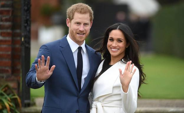 El príncipe Enrique de Inglaterra junto a su prometida, la actriz estadounidense Meghan Markle. /EFE