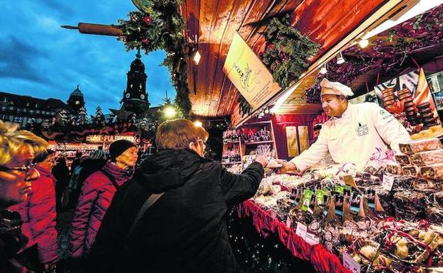 El mercado navideño de Dresde (Alemania) es uno de los más antiguos, ya que su primera referencia documentada data de 1434./E. C.