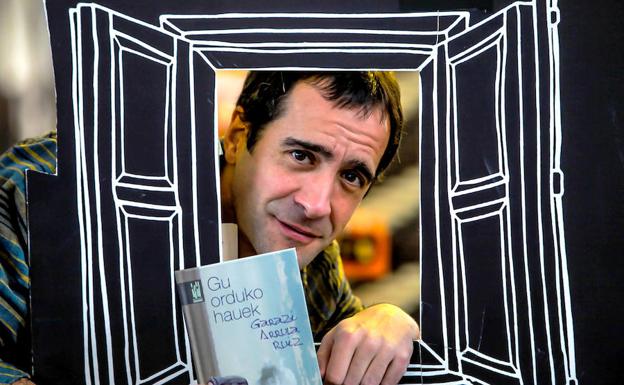 ‘Gu orduko hauek’ es un libro de cuentos de Garazi Arrula, «autora joven con experiencia como traductora», indica Asier Serrano.