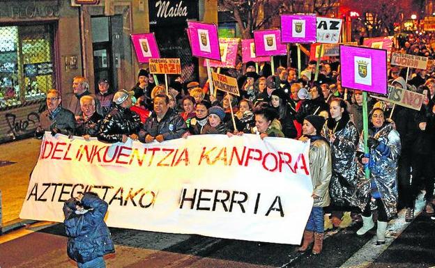 Un momento de la manifestación promovida por vecinos de Asteguieta./B. Castillo