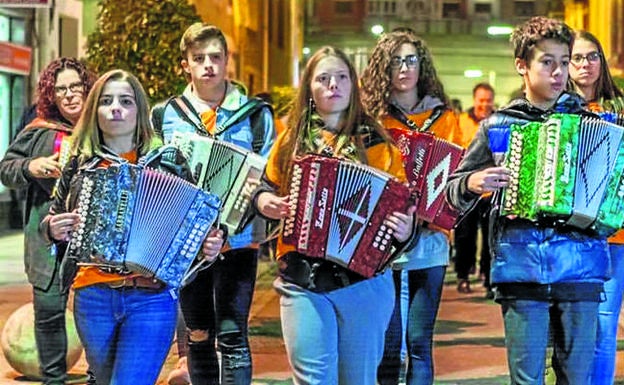 Alumnos del centro durante el último Musikaldia. / AYUNTAMIENTO DE ERANDIO