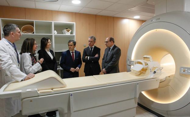 El nuevo equipo del HUA dispone de una «tecnología revolucionaria»./B. Castillo