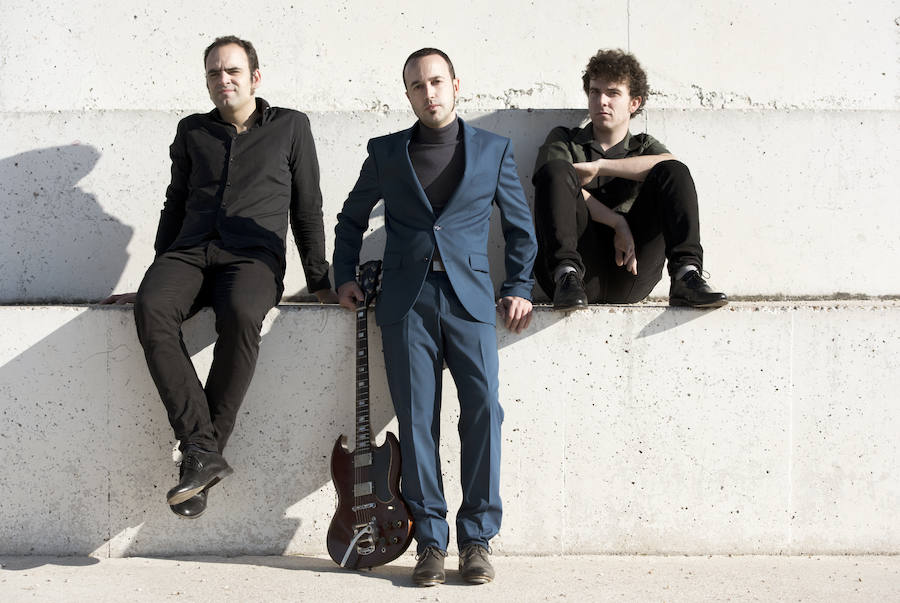 The Romanticos./