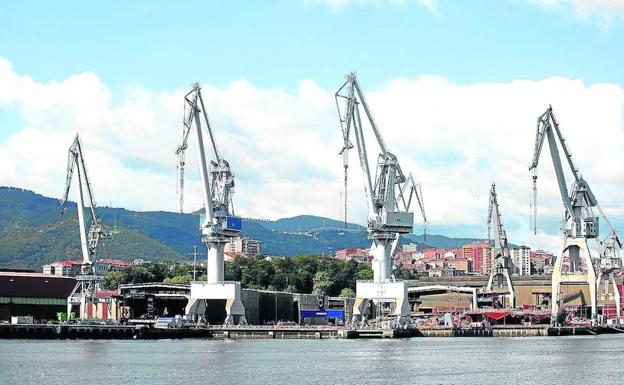 La Naval permanece inactiva, a la espera de que se llegue a un acuerdo a varias bandas./JORDI ALEMANY