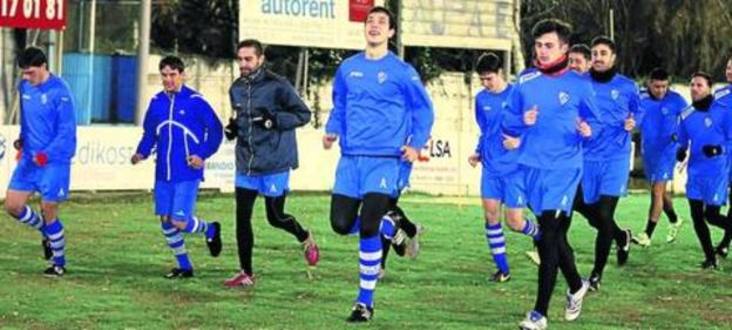 El primer equipo, durante un entrenamiento en Ategorri la semana pasada. / PEDRO URRESTI