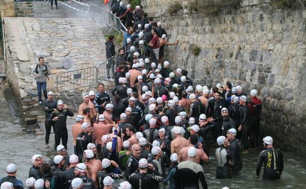 250 nadadores se habian apuntado a la prueba. /UR IREKIAN GALEA