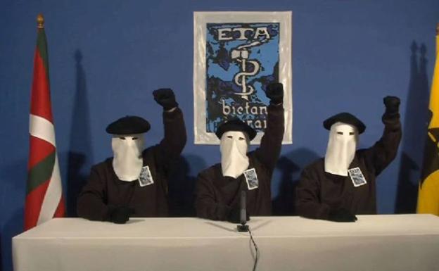 Encapuchados anuncian el alto el fuego en 2011./E. C.