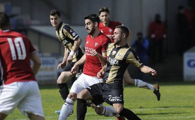 Los dos delanteros fabriles, en la imagen, son titulares indiscutibles en el 'once' de Larrazabal. / F. GÓMEZ