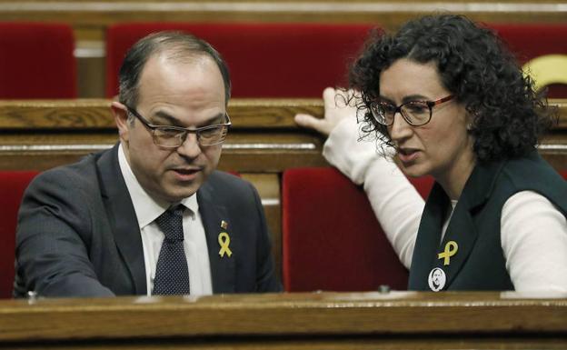 Jordi Turull y Marta Rovira, en el pleno del Parlament del 1 de marzo. /EFE
