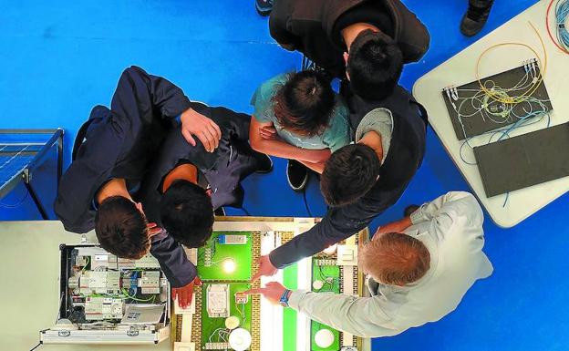 Armeria Eskola quiere que las empresas apoyen la formación dual de sus alumnos./félix morquecho