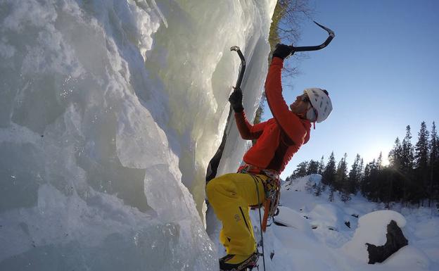 Una estampa de la escalada en las espectaculares formaciones de hielo de Rjukan, en Noruega./Hermanos Pou