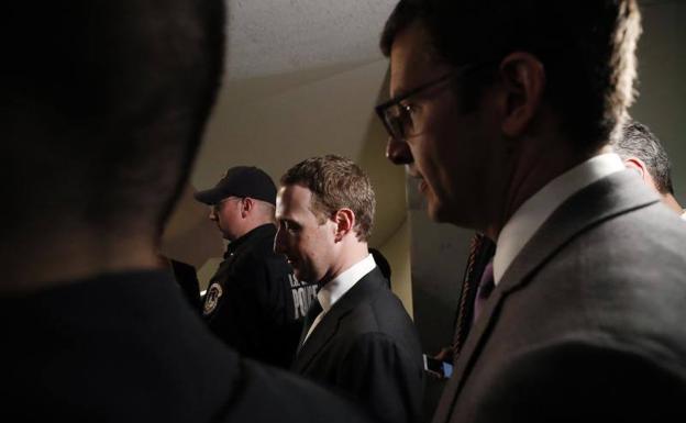 Zuckerberg, a su entrada en el Congreso de Estados Unidos./REUTERS