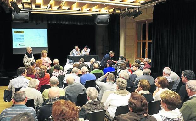 Asistentes a la primera reunión que se convocó para empezar a trabajar. /a. lasuen