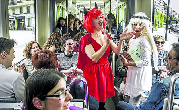 En Vitoria «no hay mucha demanda» pero viajar en un tranvía 'exclusivo' para un grupo es posible. /Rafa Gutiérrez