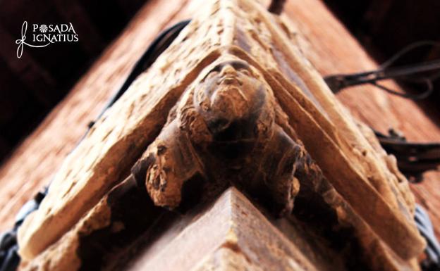 Detalle ornamental de la casona Ignatius.