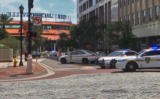 Víctimas mortales tras tiroteo en un centro comercial de Florida