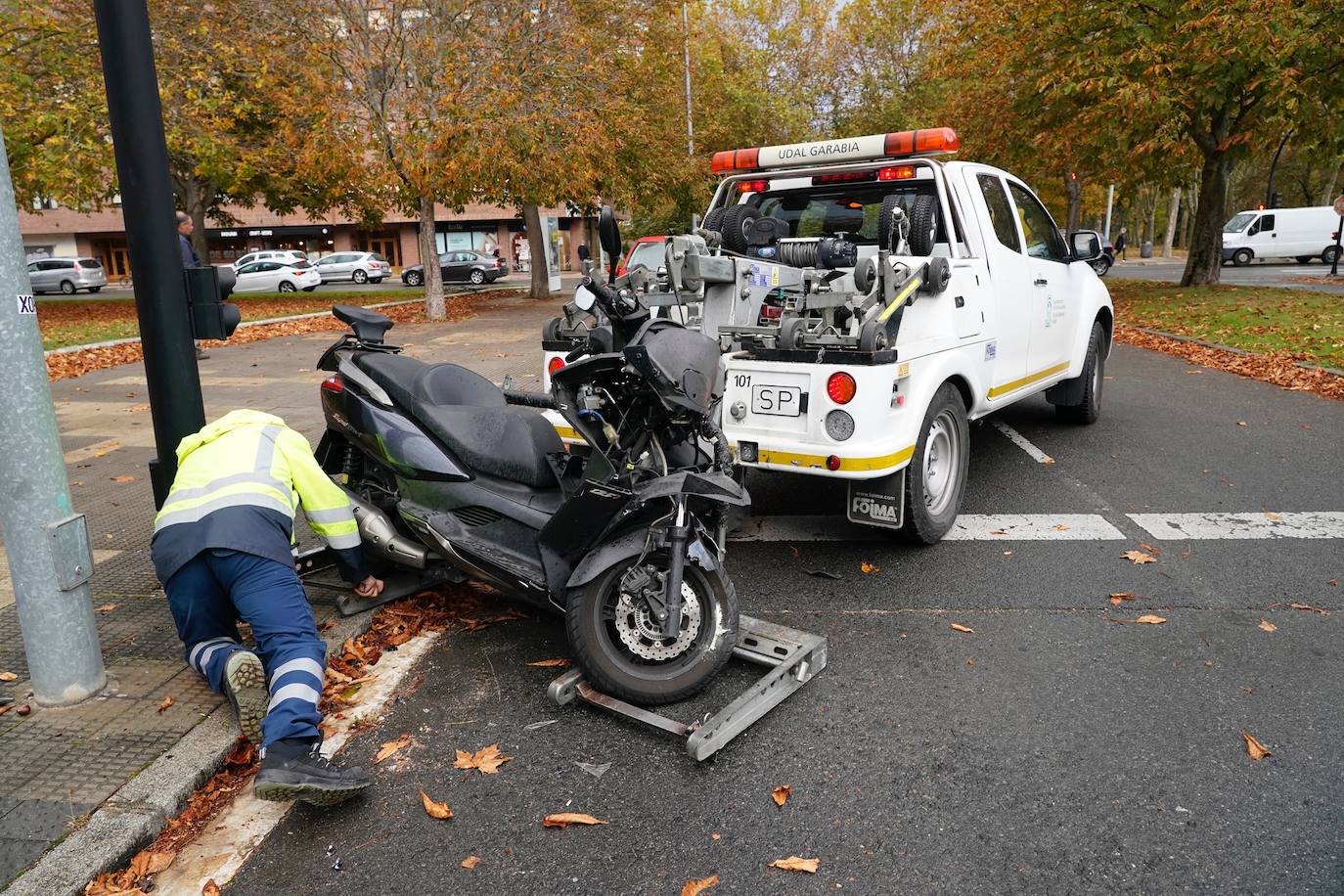 Un Motorista Herido Tras Colisionar Con El Tranv A En Portal De Foronda