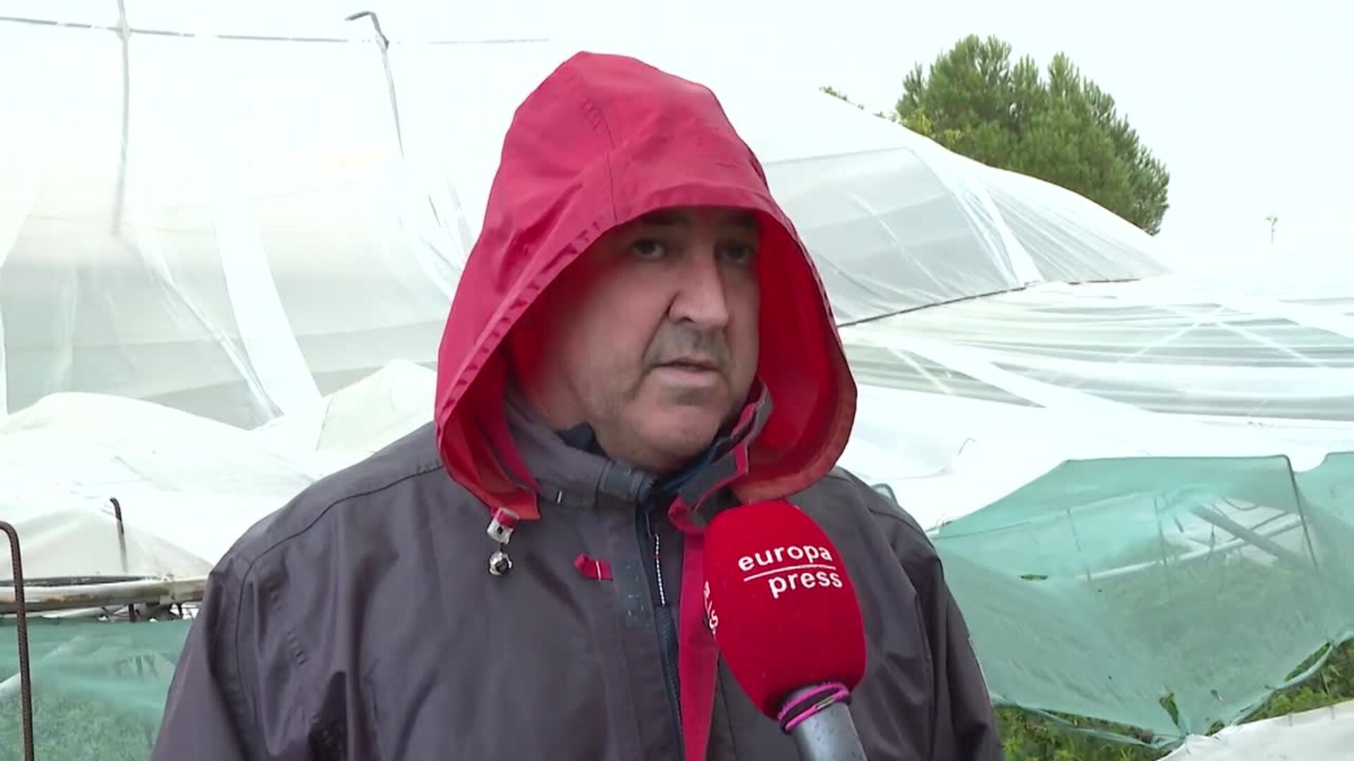 El temporal de lluvia y viento deja múltiples destrozos en los