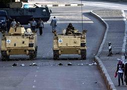 Tanques frente al Museo de Egipto. / Afp | Atlas/