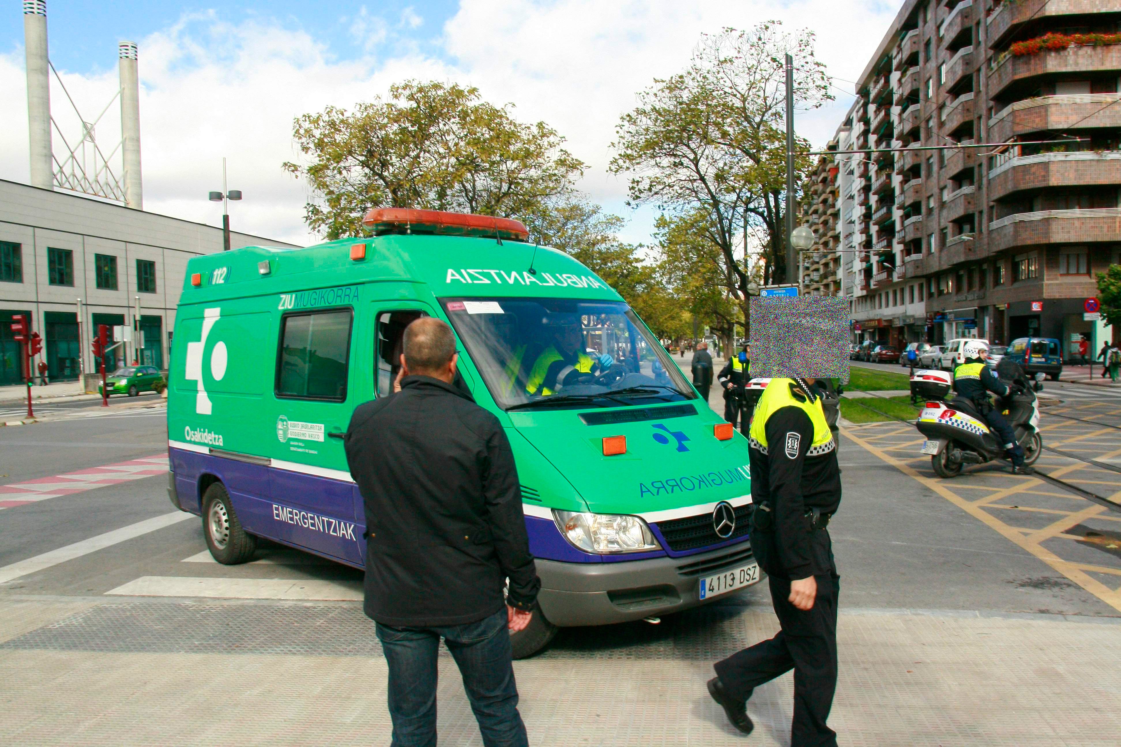 Herido grave un hombre al ser arrollado por el tranvía en la Avenida de Gasteiz