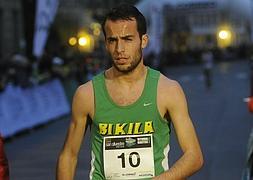 Fernández fue el primer alavés en la última San Silvestre vitoriana. / Iosu Onandia/